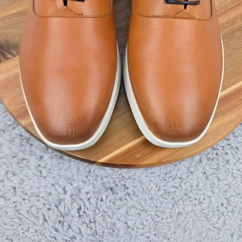 Wolf and Shepherd Mens 10M Crossover Longwing Honey White Hybrid Oxford Sneaker